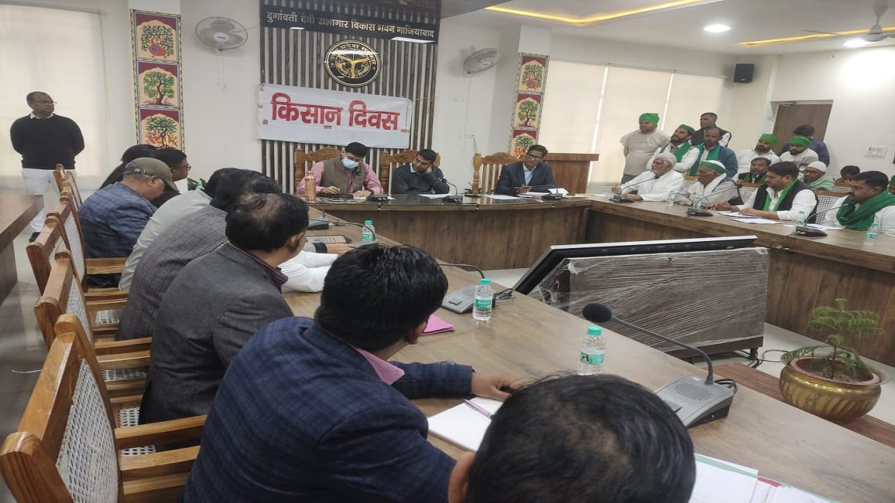 जिलाधिकारी दीपक मीणा