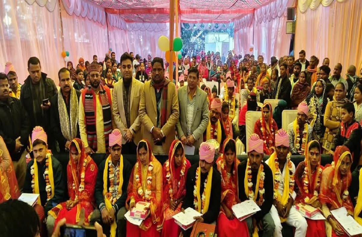 सामूहिक विवाह कार्यक्रम धार्मिक रीति-रिवाज से सम्पन्न