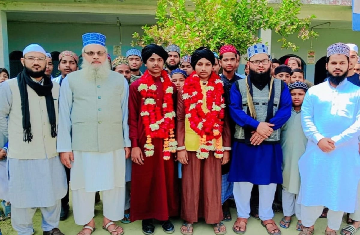 छात्रों ने रचा इतिहास, एक ही बैठक में सुनाया पूरा कुरान