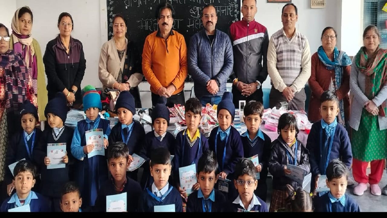 कला लेखन व स्वच्छता अभियान