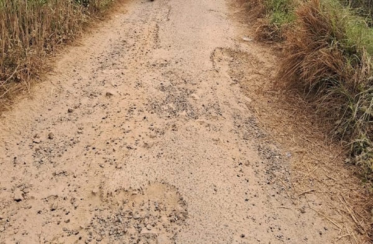 भ्रष्टाचार का पर्याय बनी डेढ साल पहले बनी सड़क