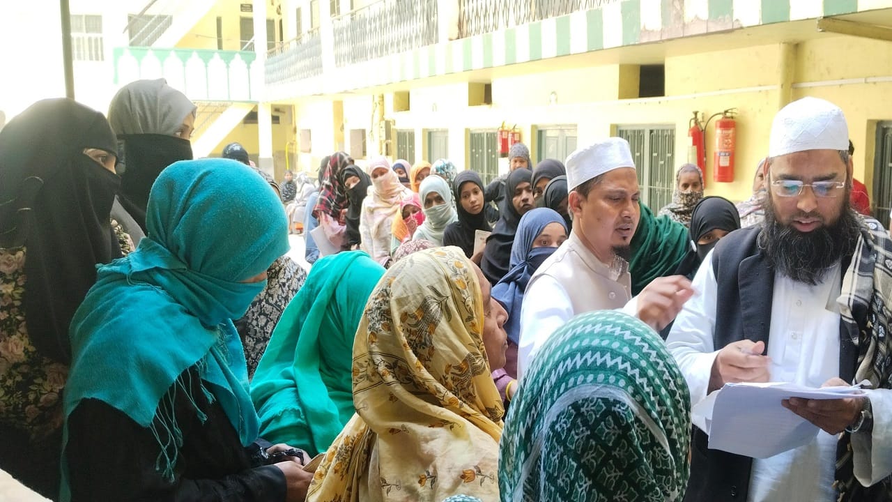 राशन किट ज़रूरतमंदों में वितरित किया गया