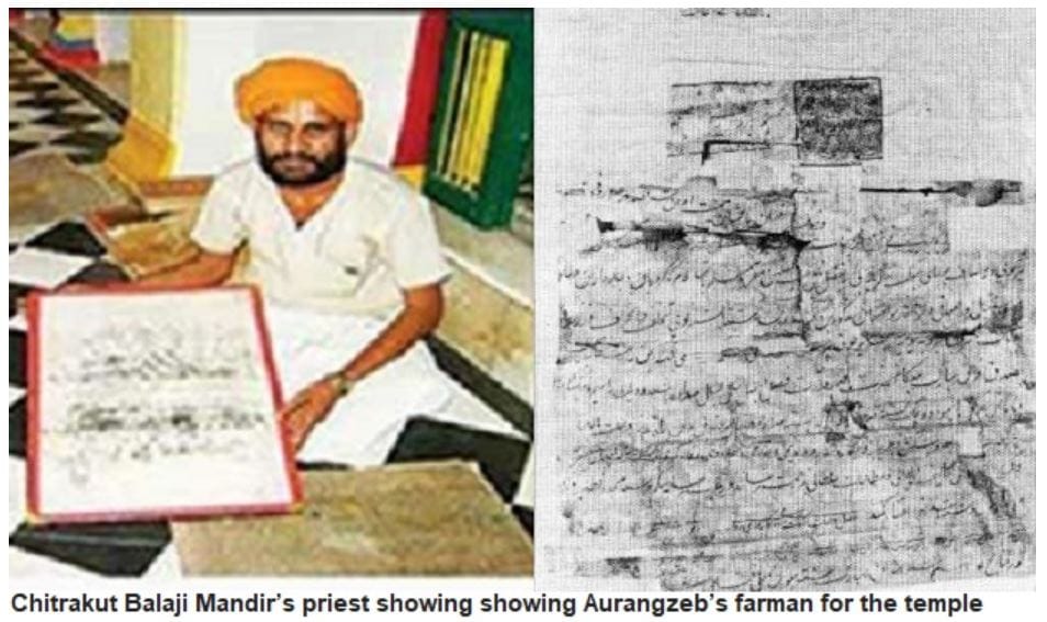 चित्रकूट बालाजी मंदिर के पुजारी दस्तावेज़ धिकते हुए