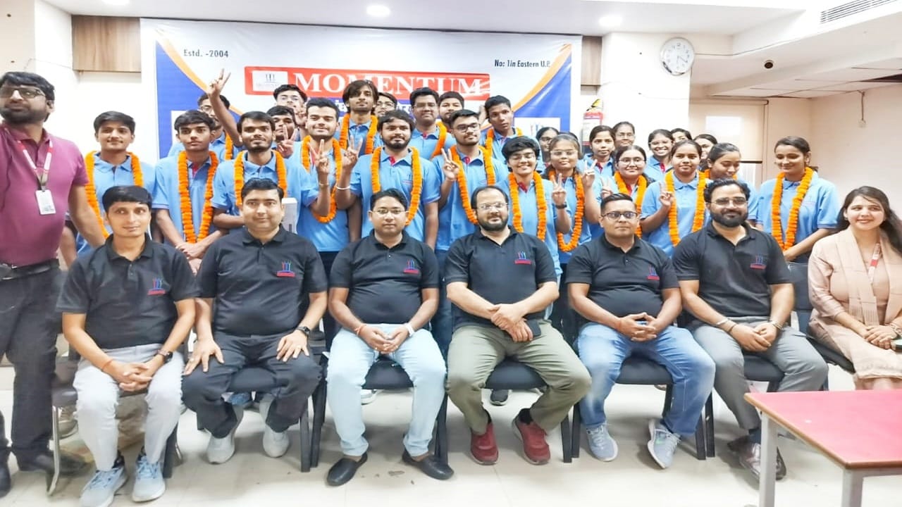 मोमेंटम छात्र संघ ने NEET परीक्षा में अश्विन प्रताप सिंह ने प्राप्त किया 579 अंक